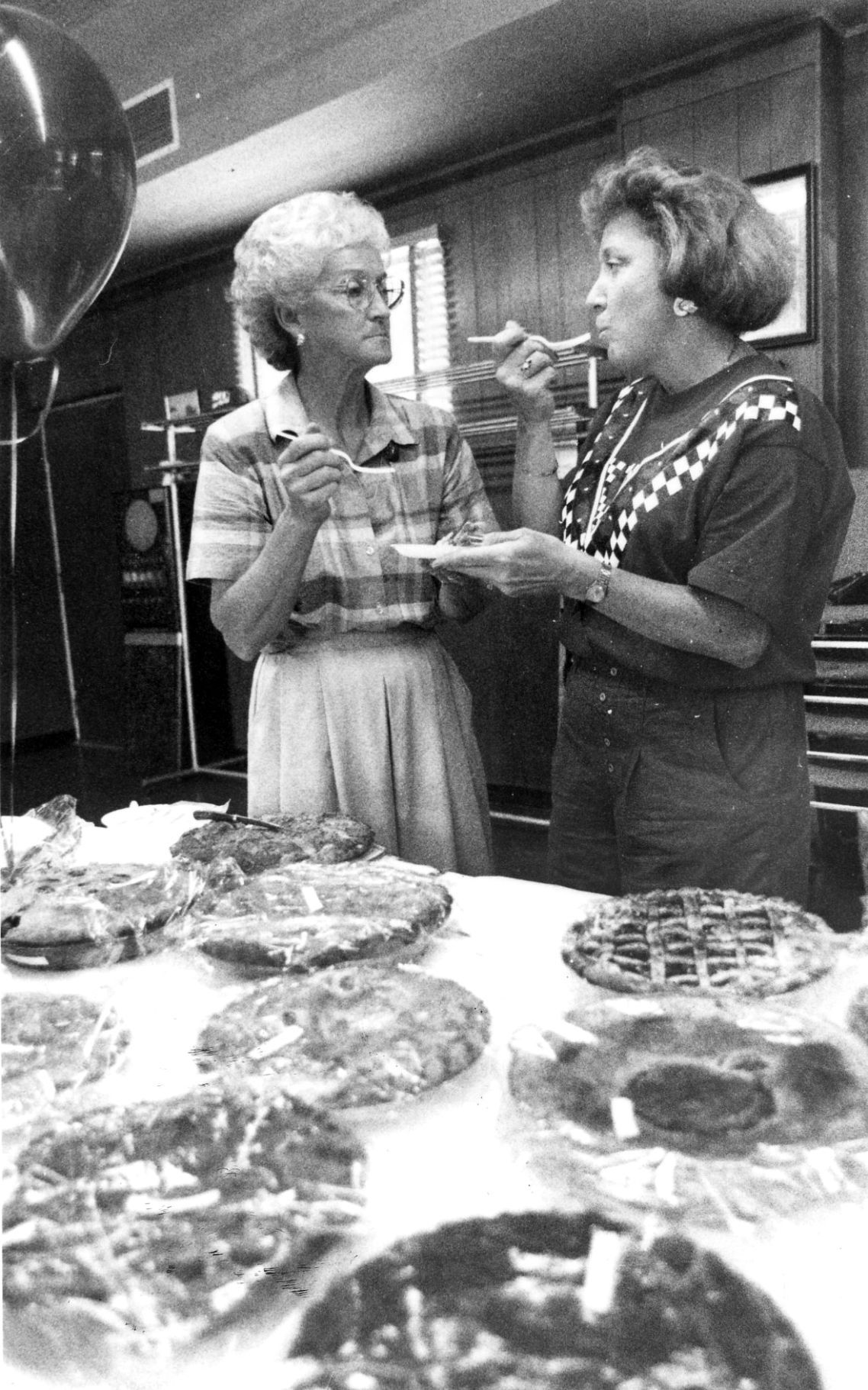 Tasting apple pies